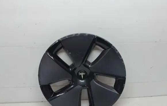 Tesla Model 3 R20 wheel hub/cap/trim 104427100A