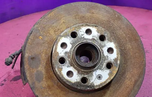 Front wheel hub spindle knuckle