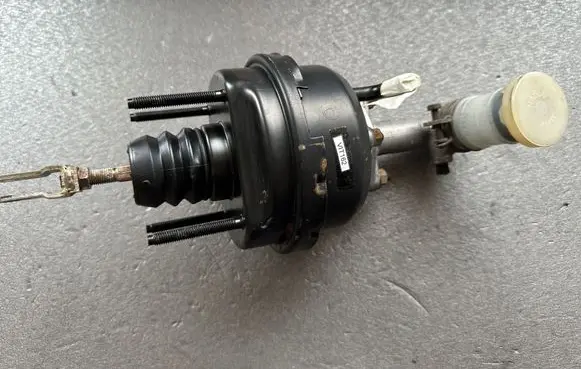 Nissan Patrol Y60 Clutch master cylinder 3063037J00 3061037J01