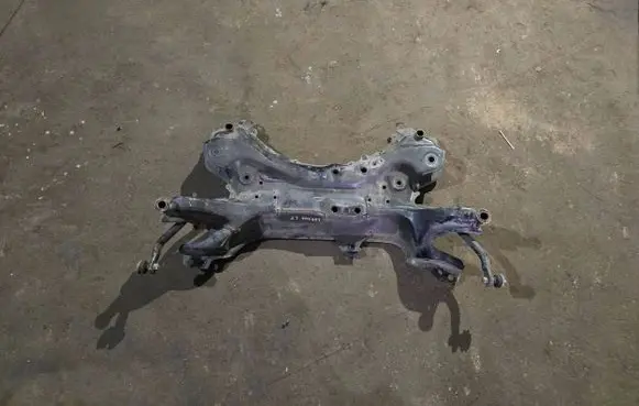 Lexus CT 200H Front subframe