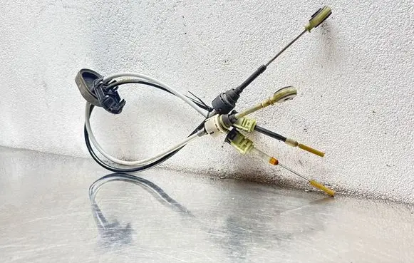 Opel Vectra C Gear shift cable linkage 55559460