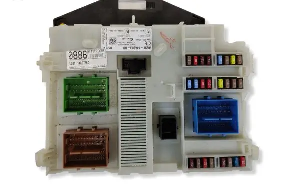 Ford Mondeo MK IV Fuse module AG9T14A073BD 3659AF01125TP 97RI010012