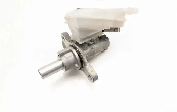 Nissan Note (E11) Master brake cylinder Y24653