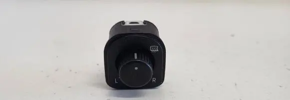 Volkswagen PASSAT B7 Wing mirror switch 1K0959565K