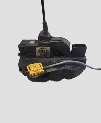 Opel Astra J Rear door lock 1579555