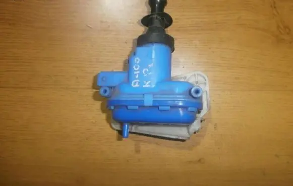 Audi 80 90 S2 B4 Central locking vacuum pump 893862153c