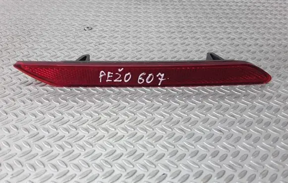 Peugeot 607 Rear tail light reflector