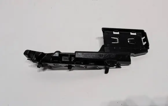 Front bumper mounting bracket