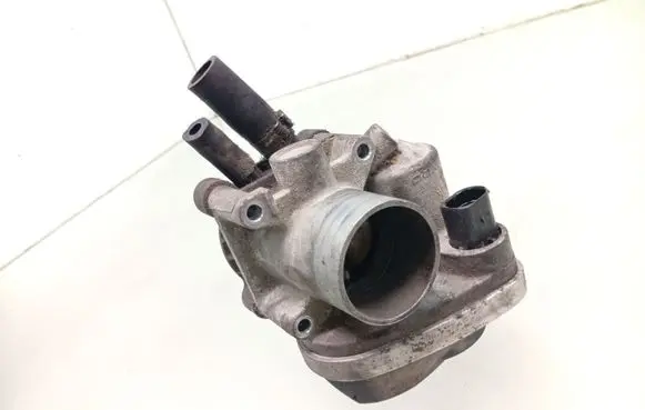 Volkswagen Polo Throttle valve 036133062N