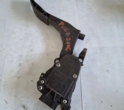 Volkswagen Polo Accelerator throttle pedal bracket 
