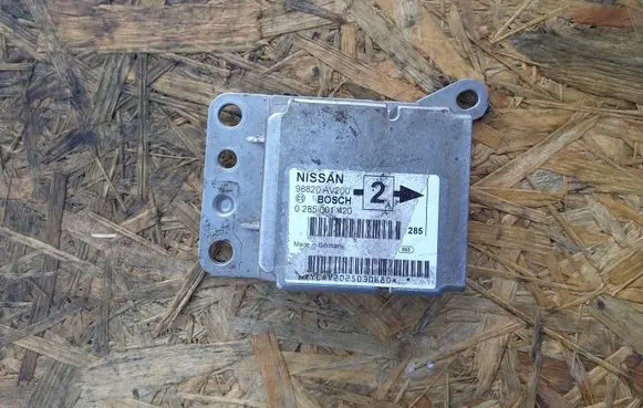 Nissan Primera Airbag control unit/module 98820AV200 0285001420