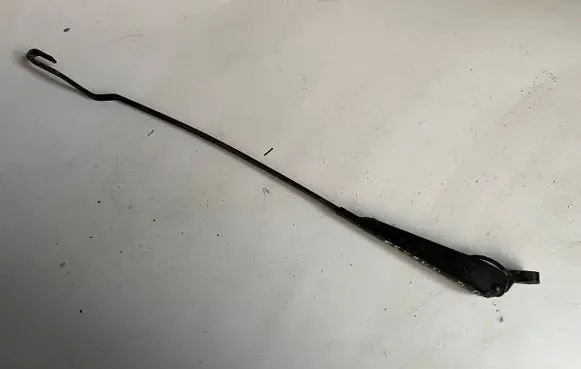Opel Rekord E2 Front wiper blade arm 90050570