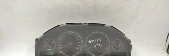 Volvo V70 Speedometer (instrument cluster) 8673802