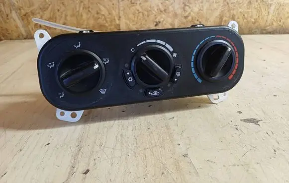 Dodge Caliber Climate control unit P05058307AE 06162006 58024B