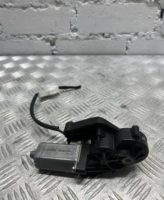 Mercedes-Benz C W204 Seat adjustment motor 0390203367