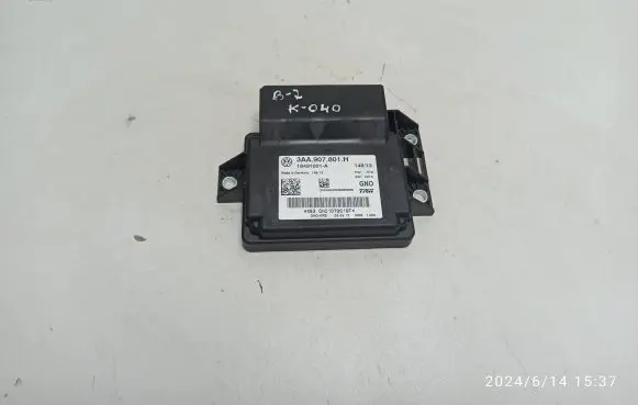 Volkswagen PASSAT B7 Hand brake control module 3AA907801H