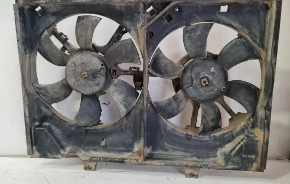 Opel Frontera B Radiator cooling fan shroud 8240266