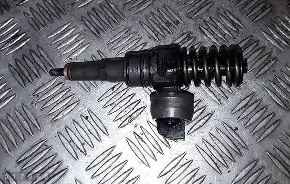 Skoda Octavia Mk2 (1Z) Fuel injector 0414720215 038130073ag