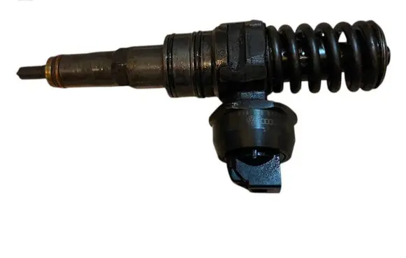 Volkswagen Golf V Fuel injector 038130073AG 0414720215