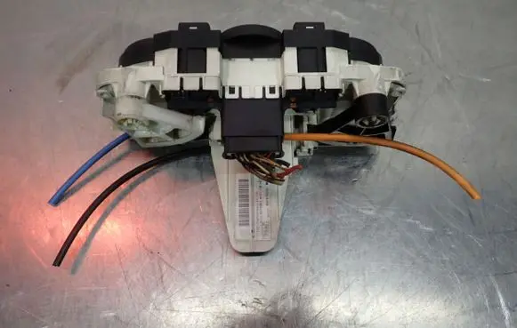 Nissan Micra Central console control unit 060221F667193