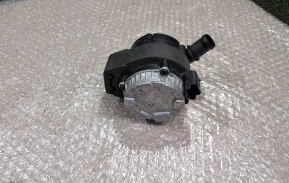 Renault Trafic III (X82) Electric auxiliary coolant/water pump 210100113R 0392024097 10R058557