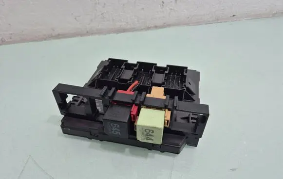Volkswagen Tiguan Central body control module 5K0937086L