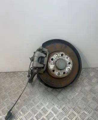 Rear wheel hub