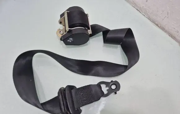 Opel Vivaro Front seatbelt 696519