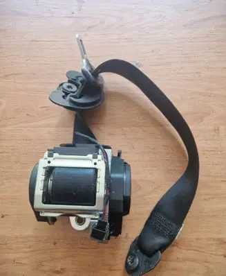 BMW 7 E65 E66 Front seatbelt 561078501 010L000