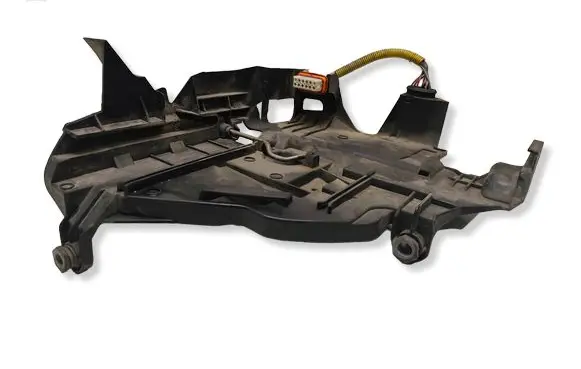 Volkswagen Touareg I Headlight/headlamp mounting bracket 