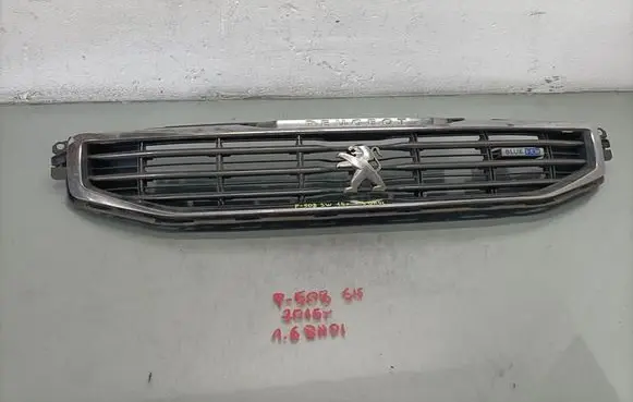 Peugeot 508 Front bumper upper radiator grill
