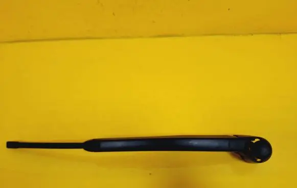 Volkswagen Polo IV 9N3 Rear wiper blade arm 