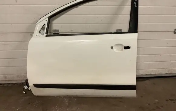 Nissan Note (E11) Front door