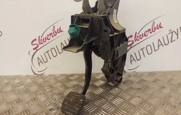 Renault Trafic III (X82) Brake pedal 465018560R 93457062