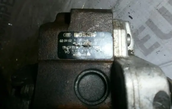 Peugeot 206 Fuel injection high pressure pump 9637317380 0445010042