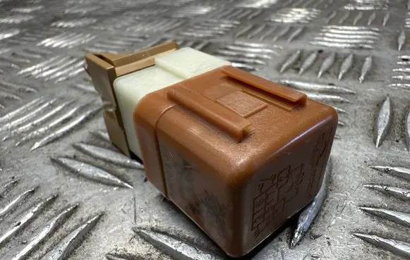 Nissan Qashqai Other relay 252307996a