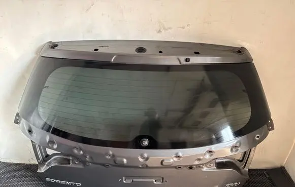 KIA Sorento Tailgate/trunk/boot lid K3G