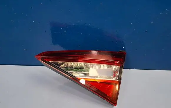 Tailgate rear/tail lights