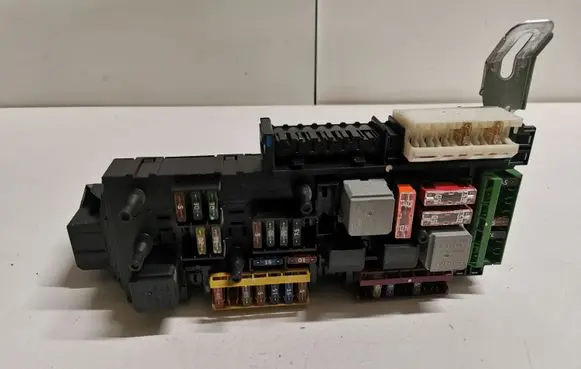 Mercedes-Benz E W212 Fuse box set A2129009722 5DK011023