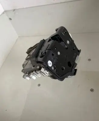 Audi Q2 - Rear door lock 8K0839015H
