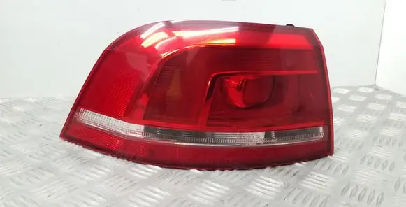 Volkswagen PASSAT B7 Rear/tail lights 3AF945095C