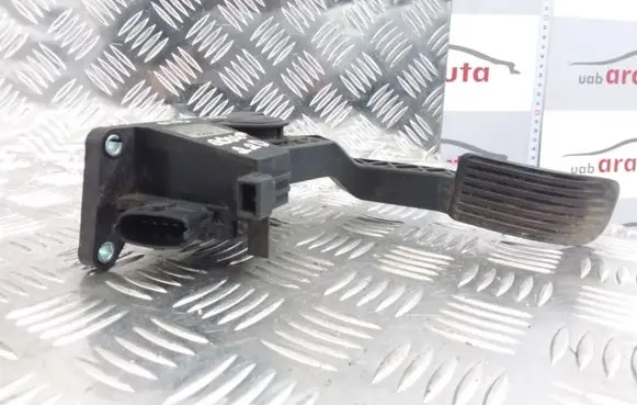 Mercedes-Benz Vito Viano W639 Accelerator throttle pedal A6393000604 0281002561