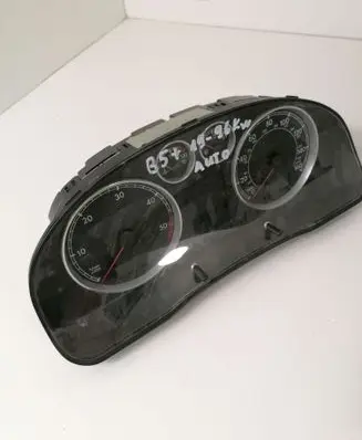 Volkswagen PASSAT B5.5 Speedometer (instrument cluster) 3B0920926A