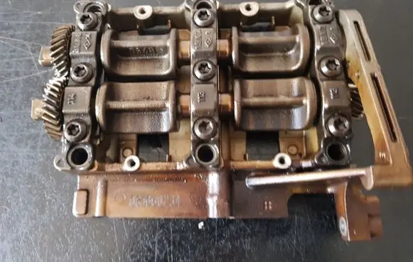 BMW 5 E60 E61 Oil pump balance shaft 7559947