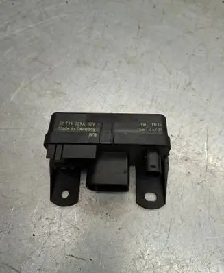 Mercedes-Benz E W211 Glow plug pre-heat relay 51799029A