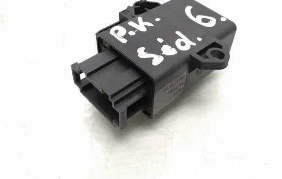 Volkswagen PASSAT B7 Seat heating relay 5k0959772