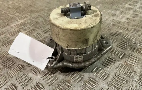 Mercedes-Benz S W222 Engine mount bracket A2222408117