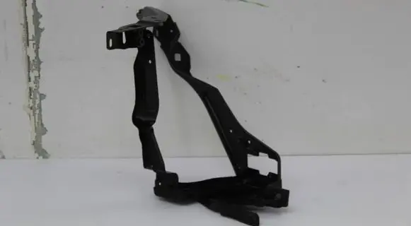 Mercedes-Benz C W204 Headlight/headlamp mounting bracket 204626045