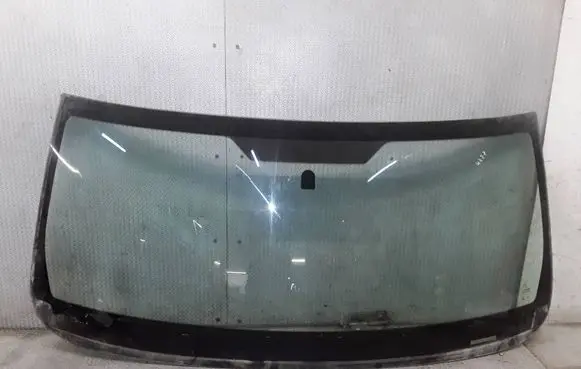 Dodge Nitro Front windscreen/windshield window 