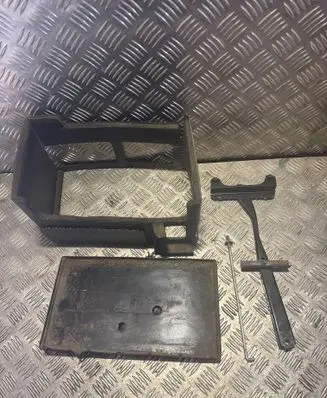 Toyota RAV 4 (XA40) Battery box tray
